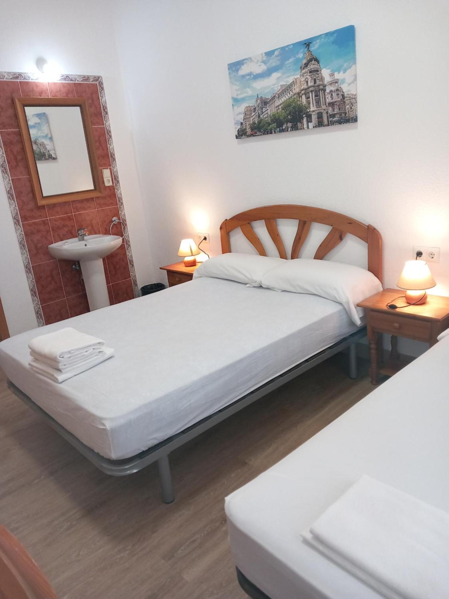 Hostal Miralva Мадрид Экстерьер фото