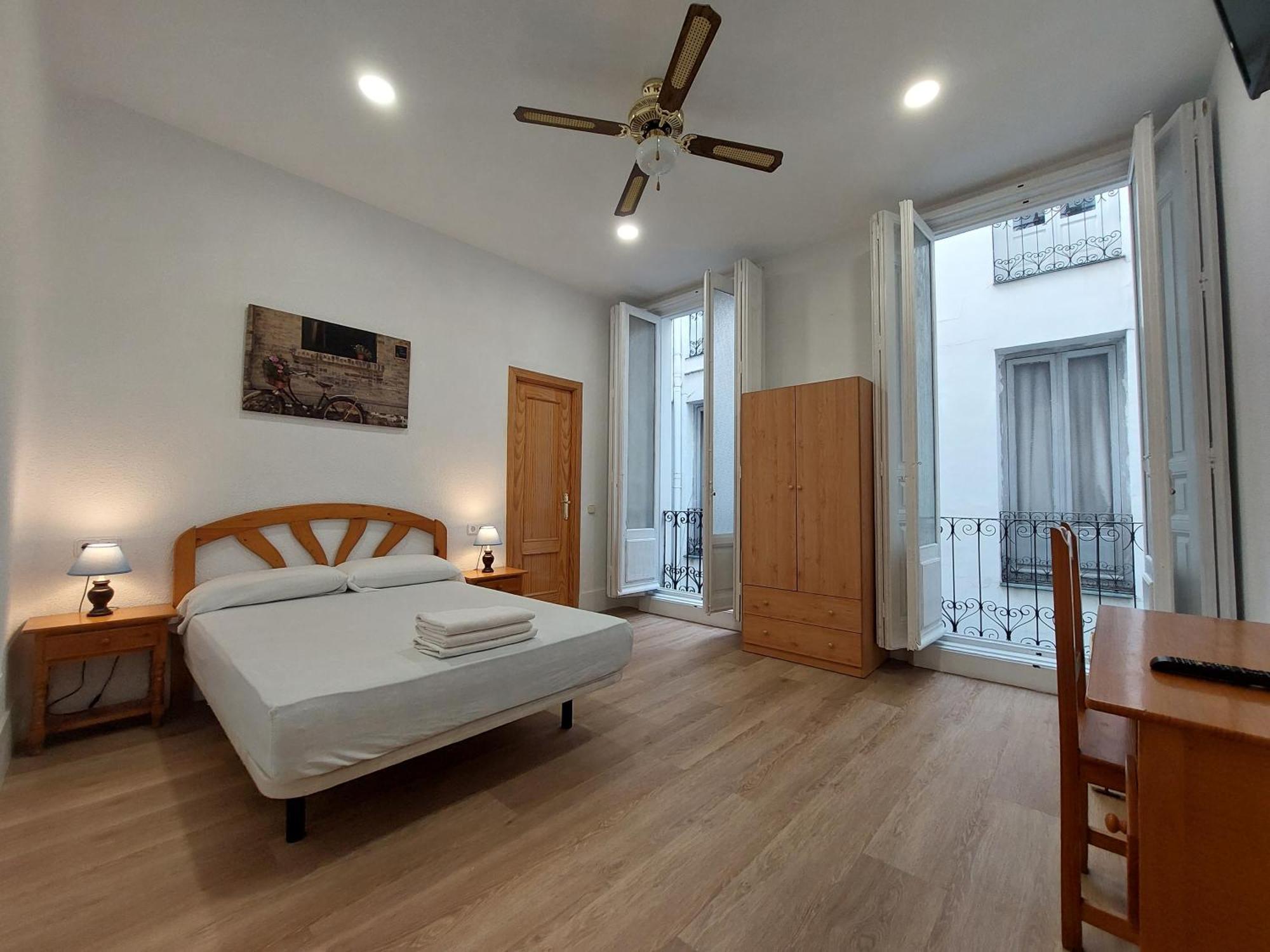 Hostal Miralva Мадрид Экстерьер фото
