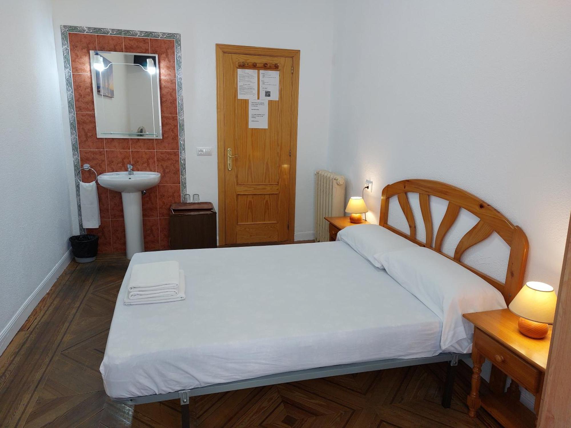 Hostal Miralva Мадрид Экстерьер фото