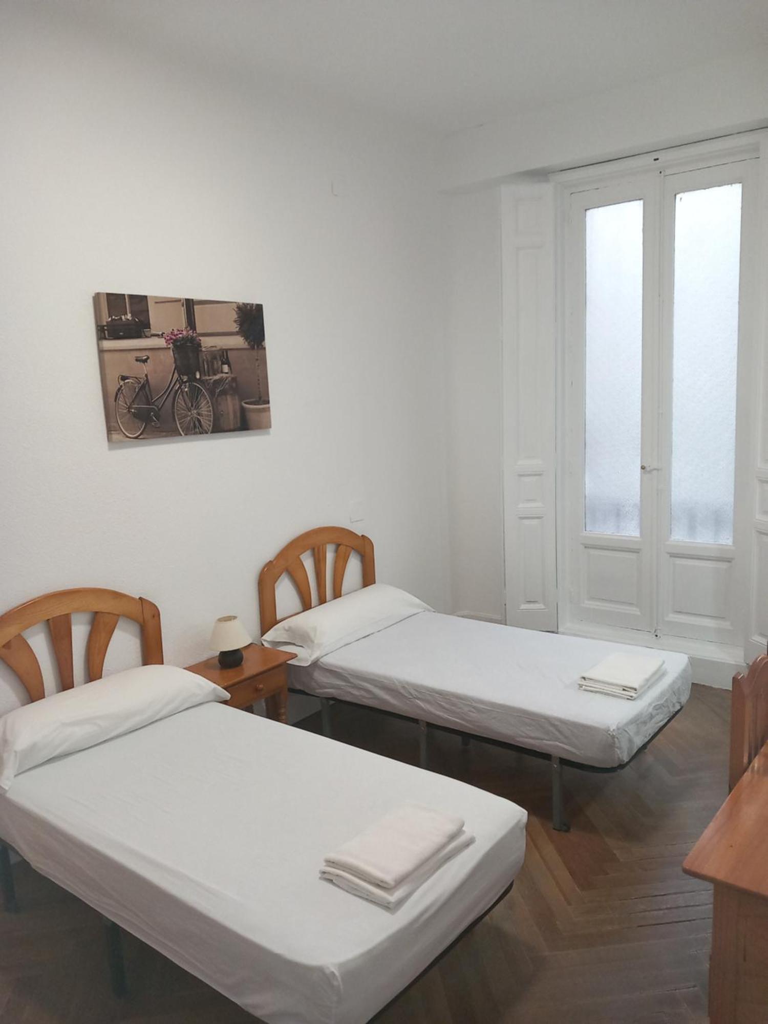 Hostal Miralva Мадрид Экстерьер фото