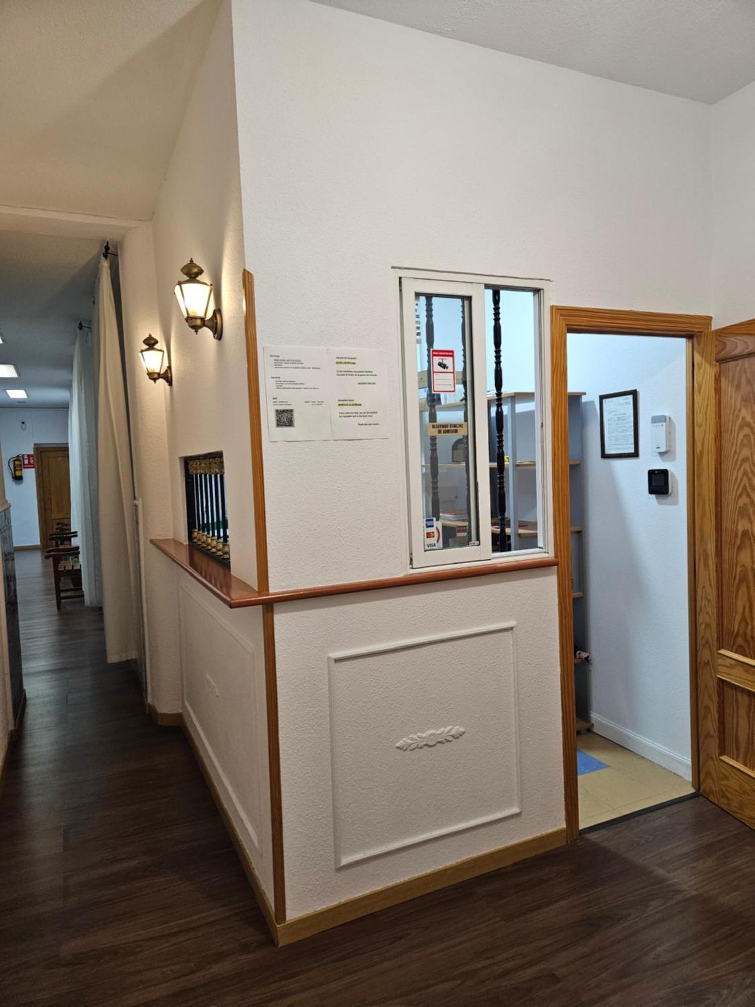 Hostal Miralva Мадрид Экстерьер фото