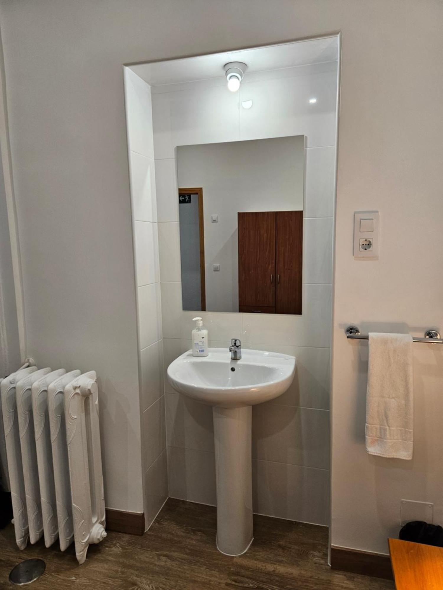Hostal Miralva Мадрид Экстерьер фото