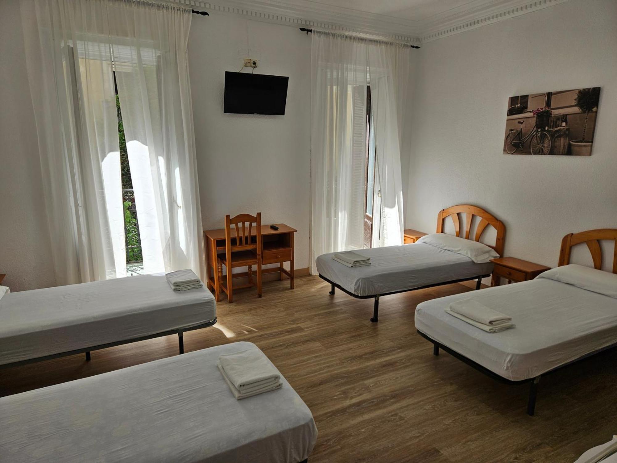Hostal Miralva Мадрид Экстерьер фото